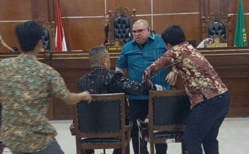 Belajar dari Kasus Ricuh Saat Sidang: Pentingnya Mengelola Amarah dengan Bijak
