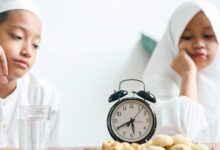 Menelan Ludah Saat Puasa, Batal atau Tidak? Ini Penjelasannya!