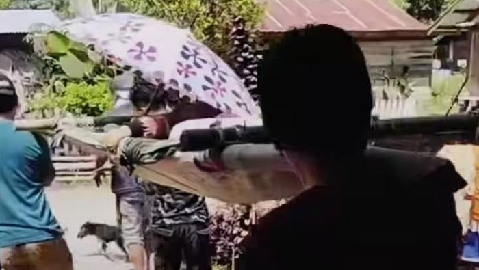 Tragis! Ibu Hamil Ditandu 22 KM di Luwu Utara, Bayi Kembarnya Tak Terselamatkan