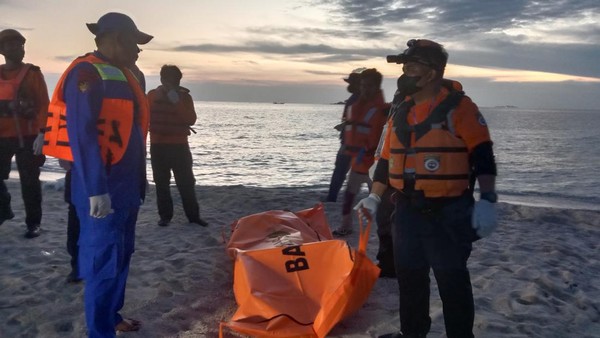 Tragis! Penumpang KM Tidar Lompat ke Laut, Mayatnya Ditemukan di Pangkep