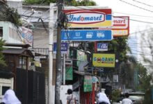 Pernah Heran Kenapa Indomaret dan Alfamart Selalu Berdampingan? Ini 4 Alasannya