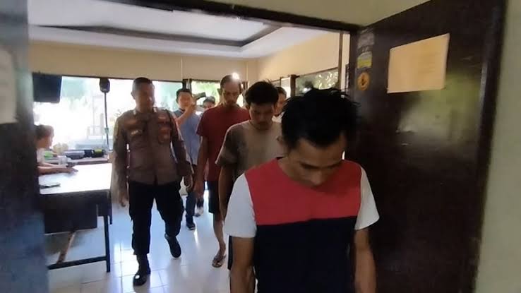 Polisi Gerebek Sindikat Pencuri HP di Bandara Sultan Hasanuddin, Kerugian Rp208 Juta!