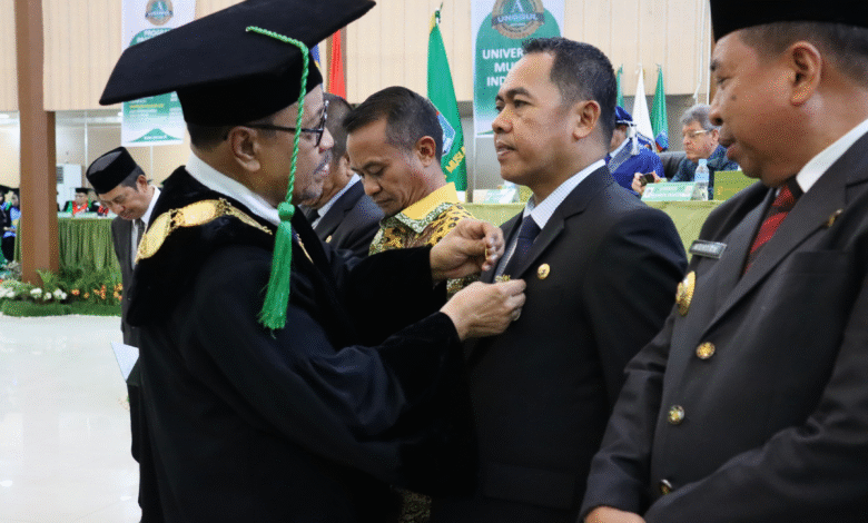 Bupati Wajo Andi Rosman Dianugerahi PIN Emas di Milad ke-71 UMI Makassar, Jadi Teladan Alumni Berprestasi!