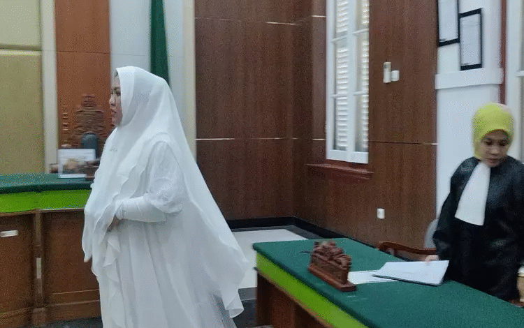 Dari Ratu Emas Jadi Terdakwa: Mira Hayati Terancam 6 Tahun Penjara Gara-Gara Skincare Bermerkuri!