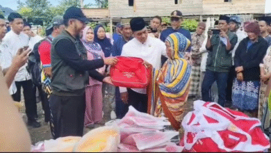 Tujuh Rumah Hangus, Bupati Andi Rosman Sambangi Korban Kebakaran di Tempe
