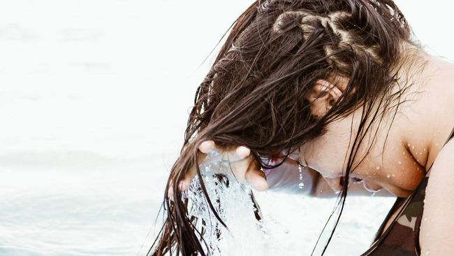 Rambut Makin Tipis? Hati-hati, 5 Kebiasaan Sepele Ini Ternyata Bikin Rambut Cepat Rontok