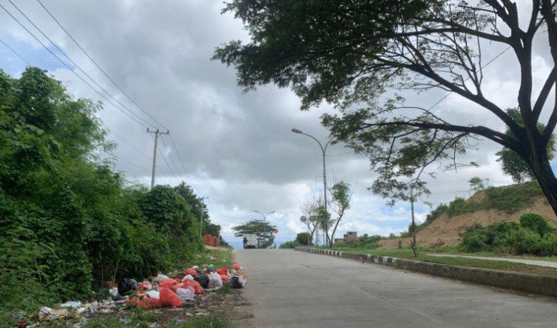 Warga Sengkang Soroti Penanganan Sampah DLH Wajo yang Lamban di Jalur Strategis