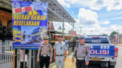 Peduli Nyawa! Satlantas Polres Wajo dan Jasa Raharja Pasang Spanduk di Titik Rawan Kecelakaan