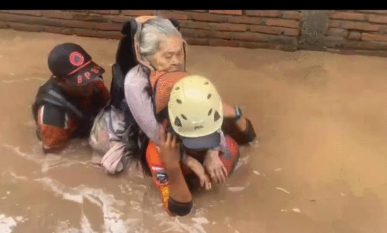 Gubernur Sulsel Sigap Atasi Banjir dan Longsor di 4 Kabupaten, Prioritaskan Warga Terdampak