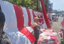 Sepi Peminat Merah Putih, Pedagang Bendera Agustusan di Makassar Keluhkan Penjualan