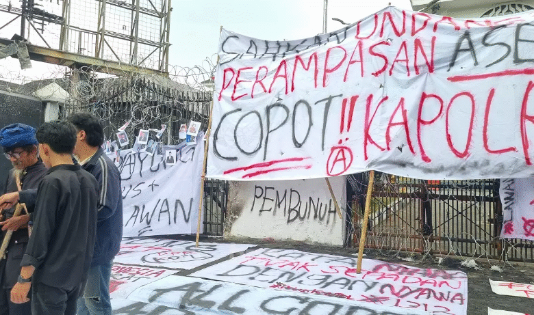 Aksi Mahasiswa Menggila, Desak Presiden Prabowo Copot Kapolri Jenderal Listyo