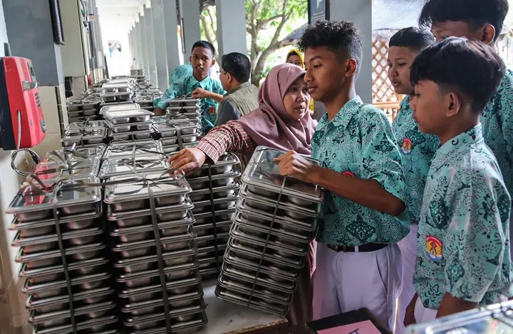 Strategi Ekonomi di Balik Program Makan Bergizi Gratis, BGN Tolak Bantuan Tunai