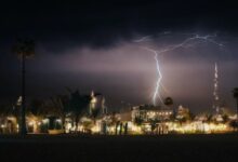 Jangan Lakukan 5 Aktivitas Ini di Dalam Rumah Saat Hujan Petir