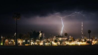 Jangan Lakukan 5 Aktivitas Ini di Dalam Rumah Saat Hujan Petir