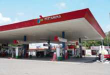 Kenaikan harga BBM nonsubsidi ini menjadi pengingat bagi masyarakat untuk selalu memantau perkembangan harga komoditas energi, yang sangat dipengaruhi oleh fluktuasi pasar global.